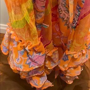 Scarf floor with ruffle bottom